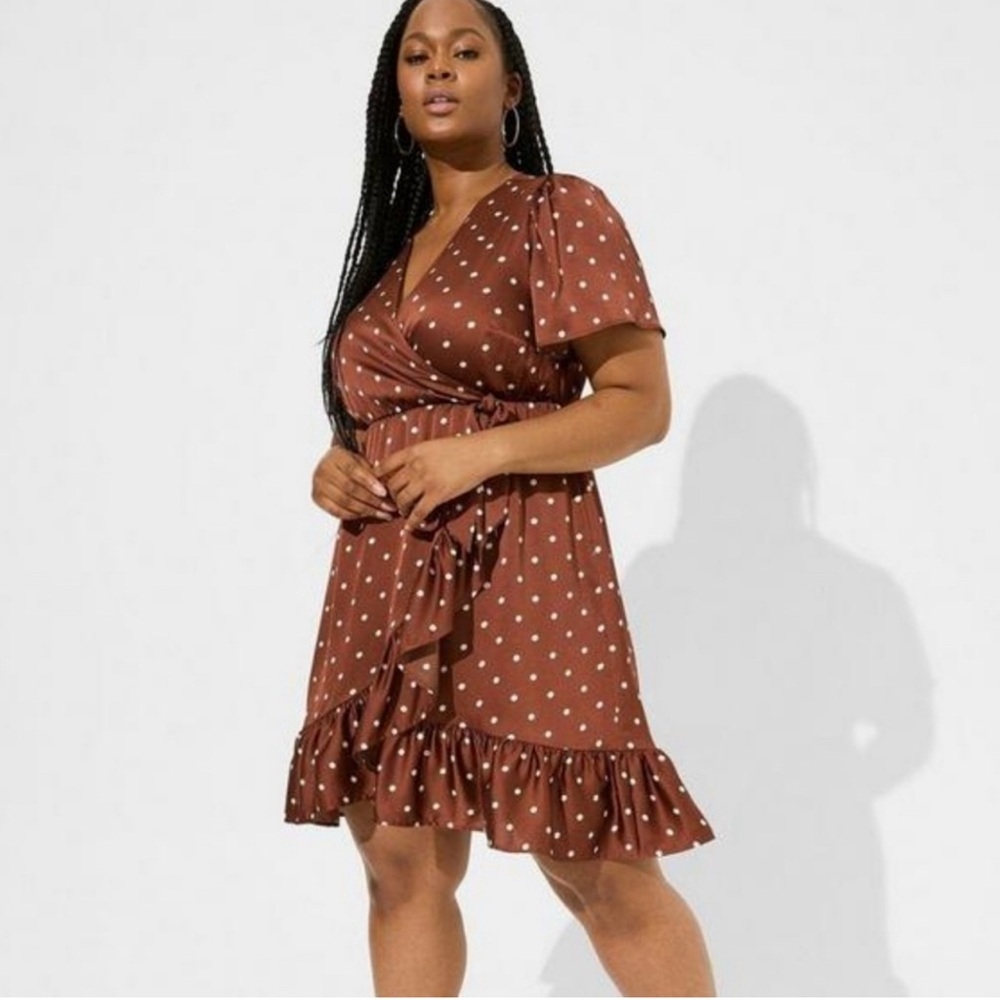 Torrid plus size Mini Bubble Dot‎ Charmeuse Faux Wrap Dress